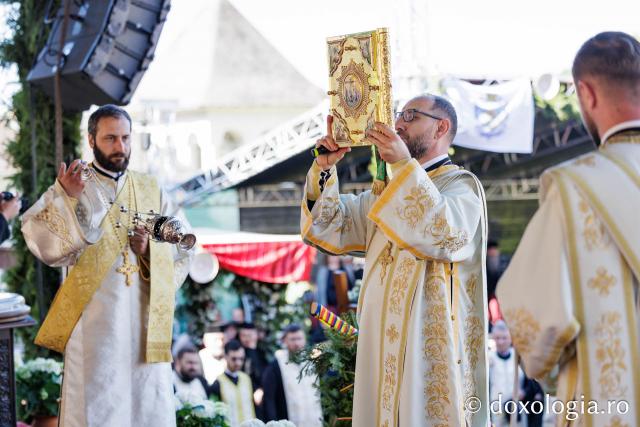Sfânta Liturghie de la Proclamarea Canonizării Sfintei Cuvioase Matrona de la Hurezi