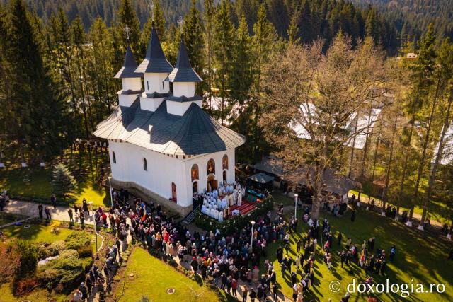 Sfânta Liturghie cu ocazia proclamării locale a canonizării Sfintei Cuvioase Mavra de pe Ceahlău