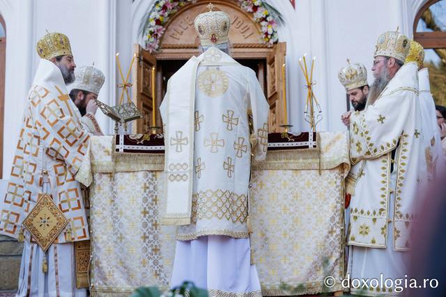 Sfânta Liturghie cu ocazia proclamării locale a canonizării Sfintei Cuvioase Mavra de pe Ceahlău