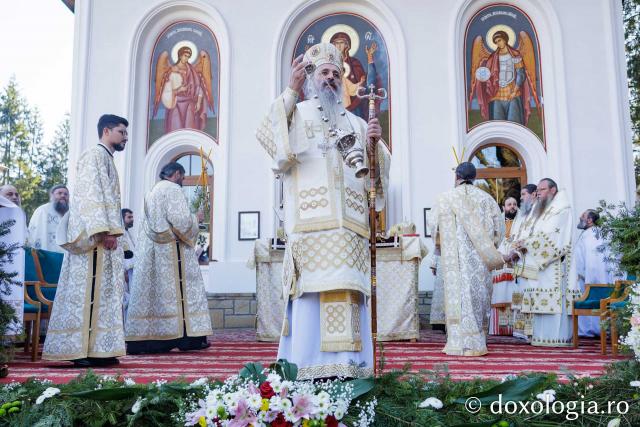 Sfânta Liturghie cu ocazia proclamării locale a canonizării Sfintei Cuvioase Mavra de pe Ceahlău
