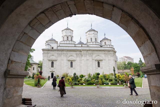Priveghere la hramul Mănăstirii Golia din Iași