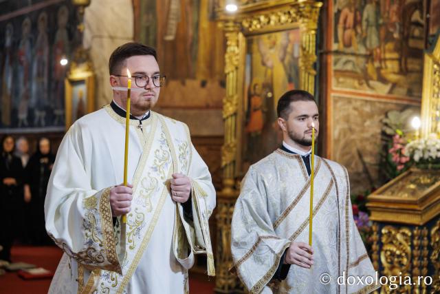 Priveghere la hramul Mănăstirii Golia din Iași