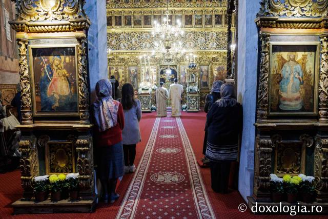 Priveghere la hramul Mănăstirii Golia din Iași