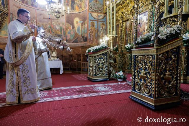 Priveghere la hramul Mănăstirii Golia din Iași