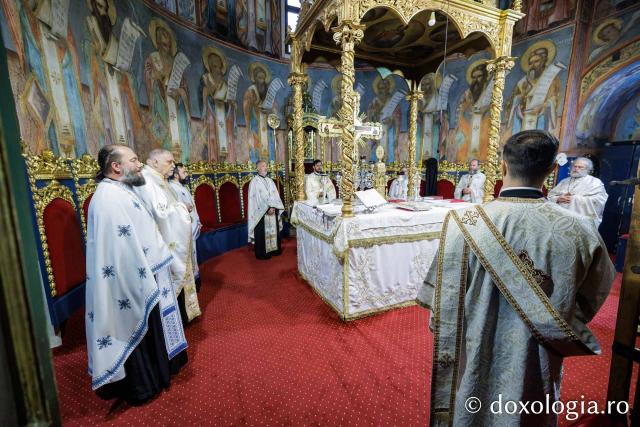 Priveghere la hramul Mănăstirii Golia din Iași