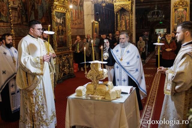 Priveghere la hramul Mănăstirii Golia din Iași