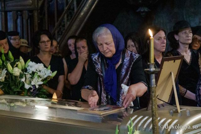 Momente din cadrul slujbei de înmormântare a PS Emilian Crișanul
