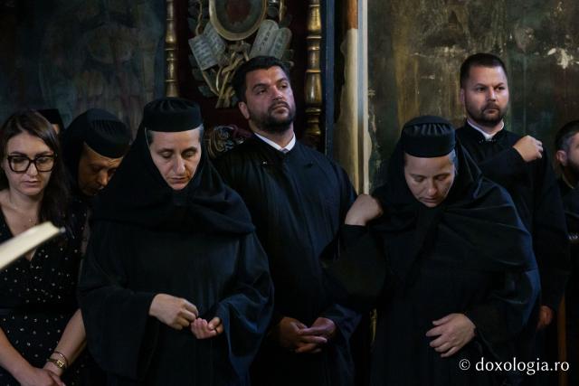 Momente din cadrul slujbei de înmormântare a PS Emilian Crișanul