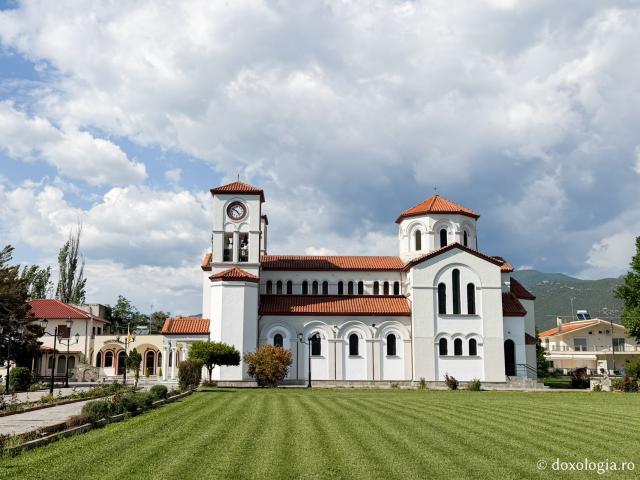 Pași de pelerin la moaștele Sfântului Ierarh Grigorie Teologul în Nea Karvali, Grecia