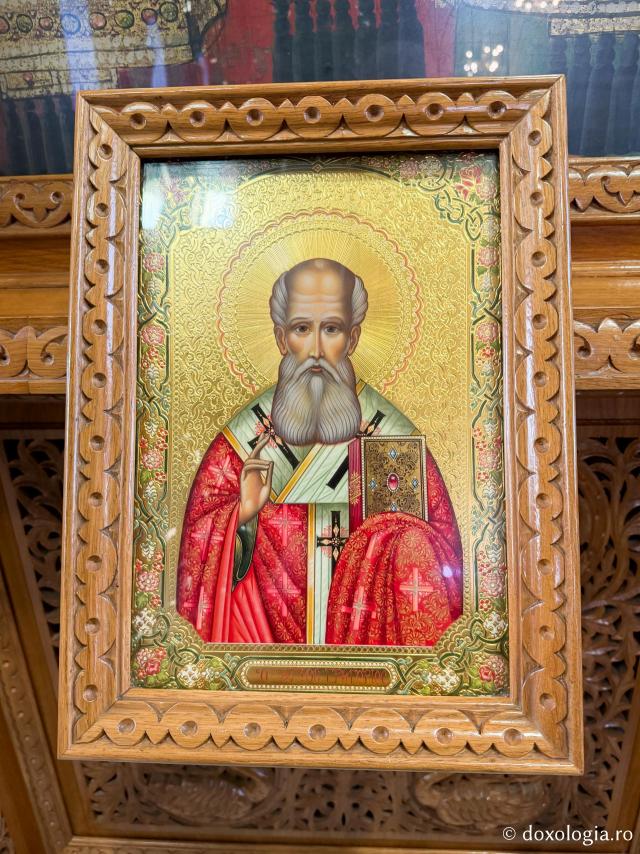 Pași de pelerin la moaștele Sfântului Ierarh Grigorie Teologul în Nea Karvali, Grecia