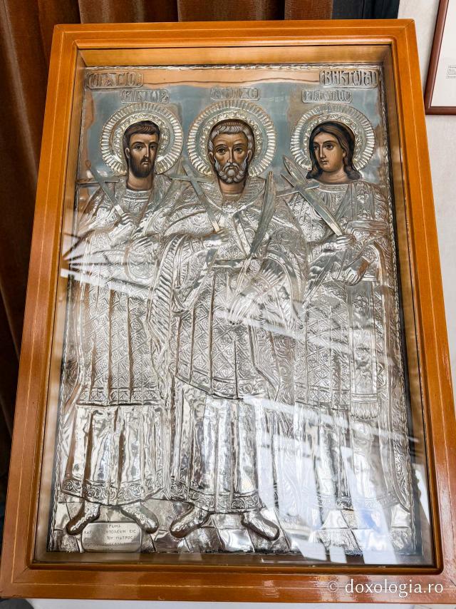 Catedrala Mitropolitană din Chios – locul unde a fost hirotonit diacon Sfântul Ierarh Nectarie