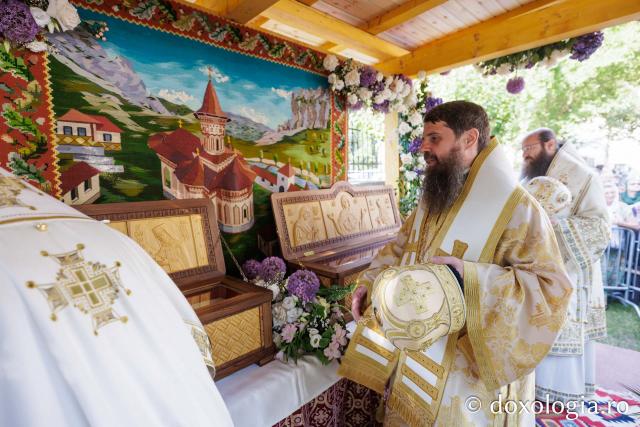 Sfânta Liturghie de la Proclamarea Canonizării Sfintei Cuvioase Filotimia de la Râmeț