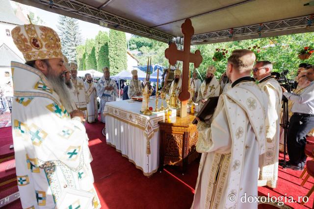 Sfânta Liturghie de la Proclamarea Canonizării Sfintei Cuvioase Filotimia de la Râmeț