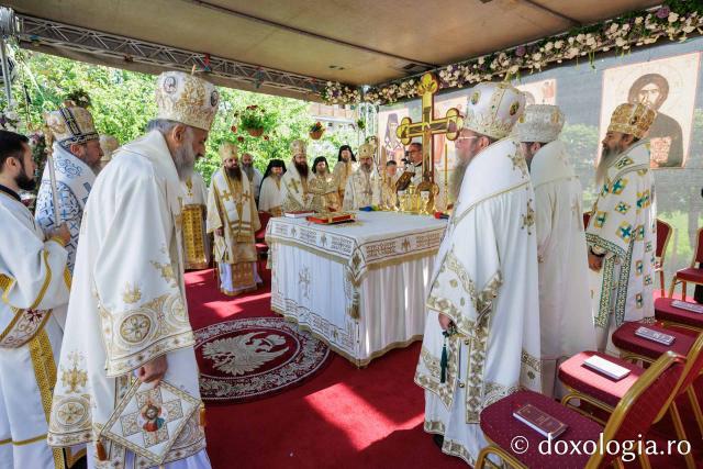 Sfânta Liturghie de la Proclamarea Canonizării Sfintei Cuvioase Filotimia de la Râmeț