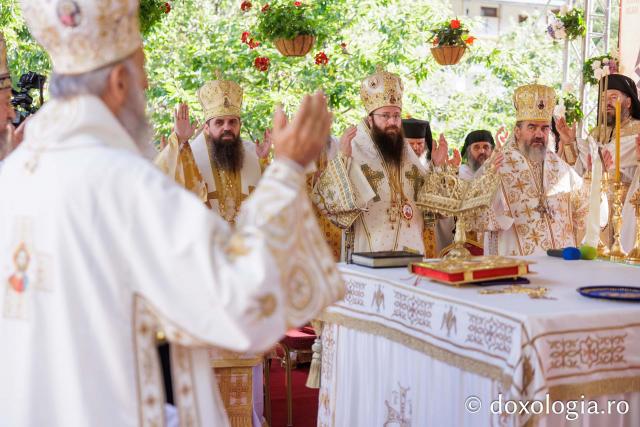 Sfânta Liturghie de la Proclamarea Canonizării Sfintei Cuvioase Filotimia de la Râmeț
