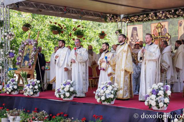 Sfânta Liturghie de la Proclamarea Canonizării Sfintei Cuvioase Filotimia de la Râmeț