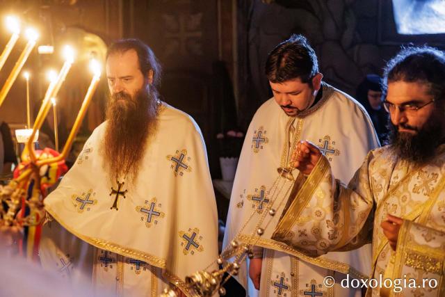 Liturghie arhierească la Mănăstirea Durău în ziua de prăznuirea Sfântului Ioan cel Nou