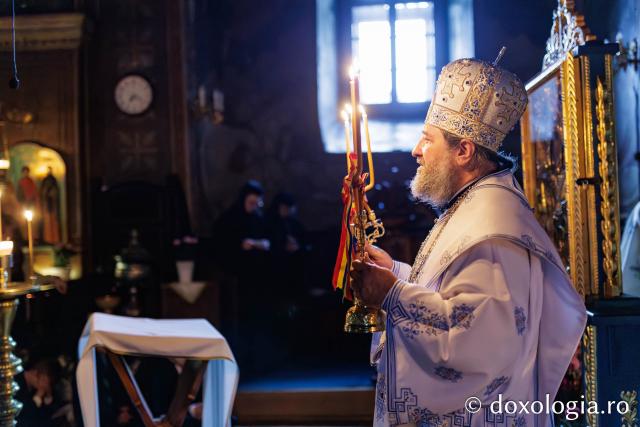 Liturghie arhierească la Mănăstirea Durău în ziua de prăznuirea Sfântului Ioan cel Nou