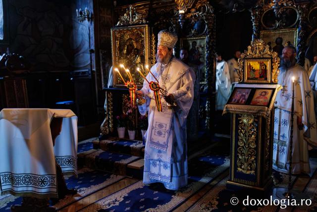 Liturghie arhierească la Mănăstirea Durău în ziua de prăznuirea Sfântului Ioan cel Nou