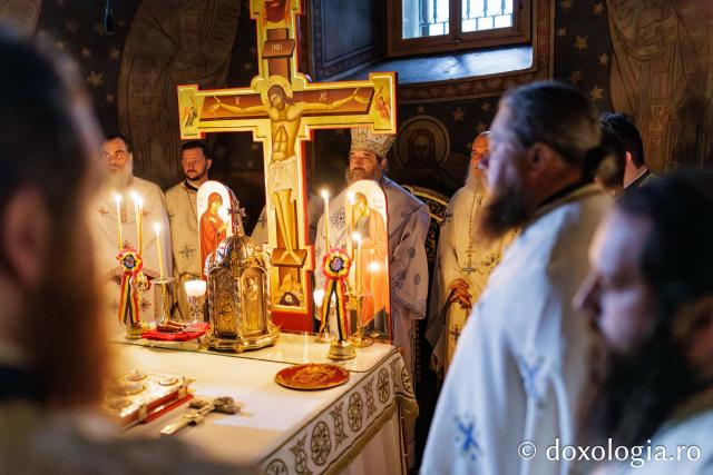 Liturghie arhierească la Mănăstirea Durău în ziua de prăznuirea Sfântului Ioan cel Nou