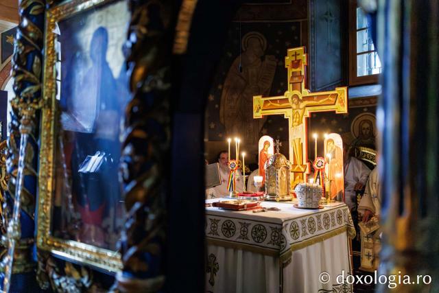 Liturghie arhierească la Mănăstirea Durău în ziua de prăznuirea Sfântului Ioan cel Nou