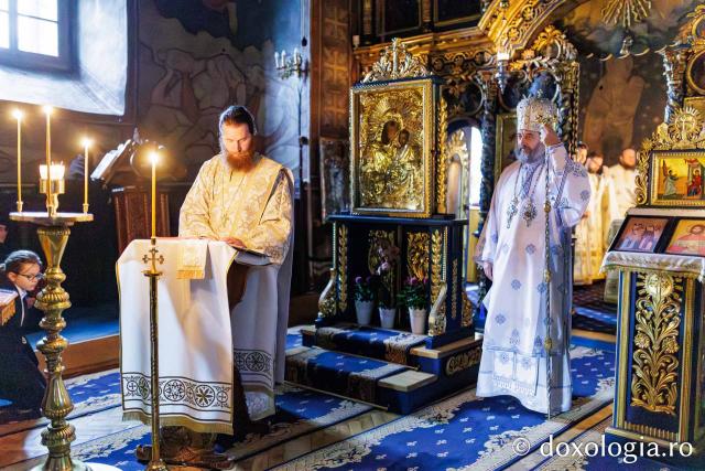 Liturghie arhierească la Mănăstirea Durău în ziua de prăznuirea Sfântului Ioan cel Nou