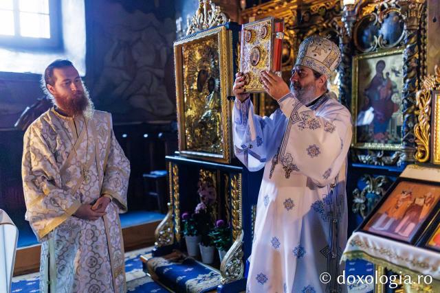 Liturghie arhierească la Mănăstirea Durău în ziua de prăznuirea Sfântului Ioan cel Nou