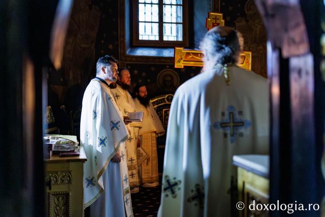 Liturghie arhierească la Mănăstirea Durău în ziua de prăznuirea Sfântului Ioan cel Nou