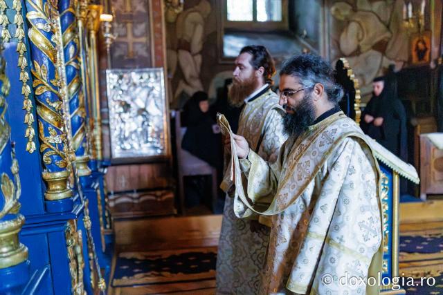Liturghie arhierească la Mănăstirea Durău în ziua de prăznuirea Sfântului Ioan cel Nou
