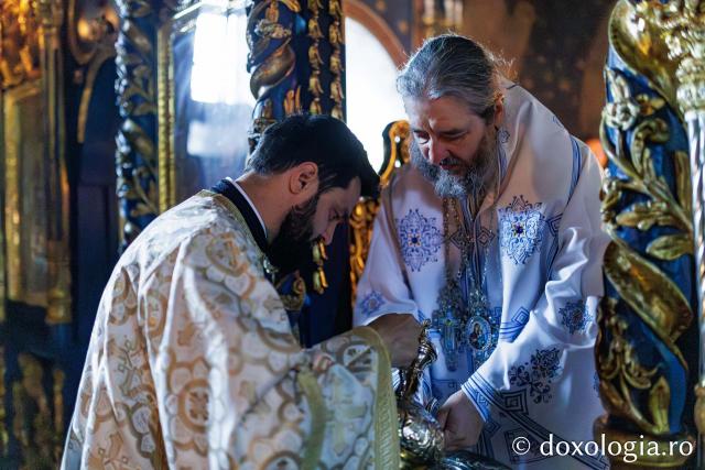 Liturghie arhierească la Mănăstirea Durău în ziua de prăznuirea Sfântului Ioan cel Nou
