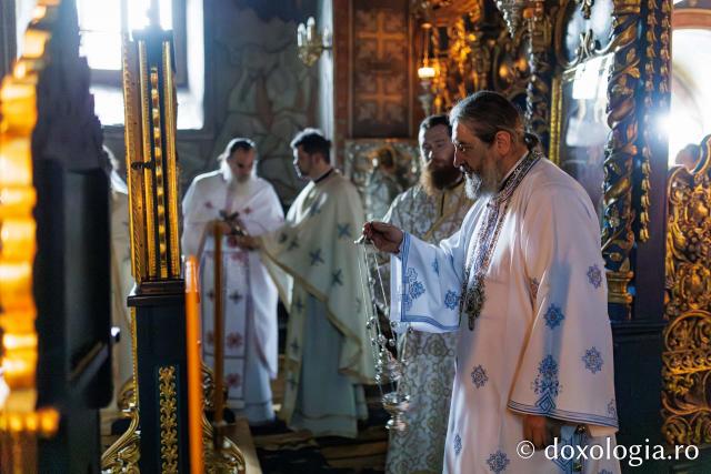 Liturghie arhierească la Mănăstirea Durău în ziua de prăznuirea Sfântului Ioan cel Nou