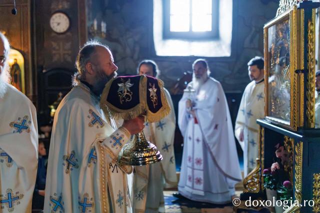 Liturghie arhierească la Mănăstirea Durău în ziua de prăznuirea Sfântului Ioan cel Nou