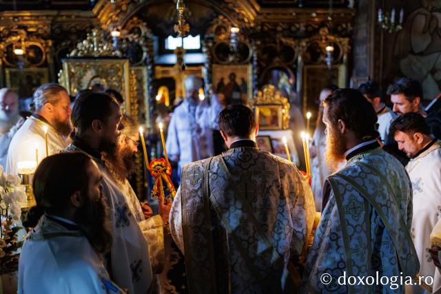 Liturghie arhierească la Mănăstirea Durău în ziua de prăznuirea Sfântului Ioan cel Nou