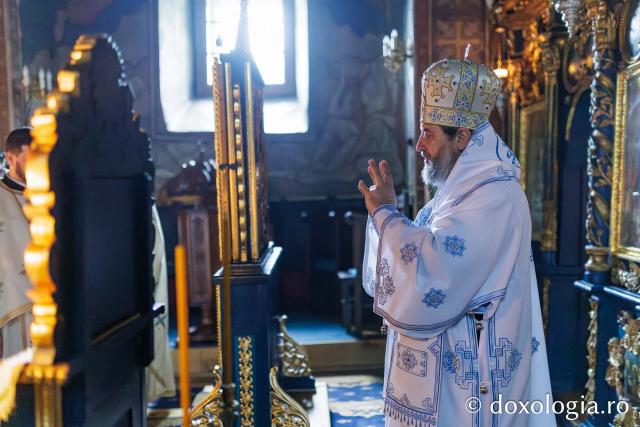 Liturghie arhierească la Mănăstirea Durău în ziua de prăznuirea Sfântului Ioan cel Nou