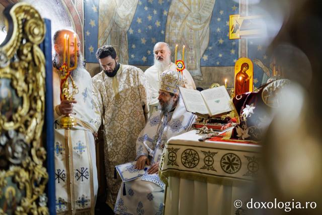 Liturghie arhierească la Mănăstirea Durău în ziua de prăznuirea Sfântului Ioan cel Nou