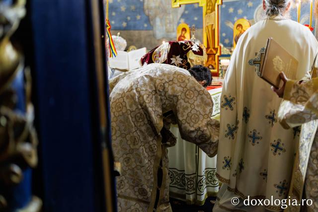 Liturghie arhierească la Mănăstirea Durău în ziua de prăznuirea Sfântului Ioan cel Nou