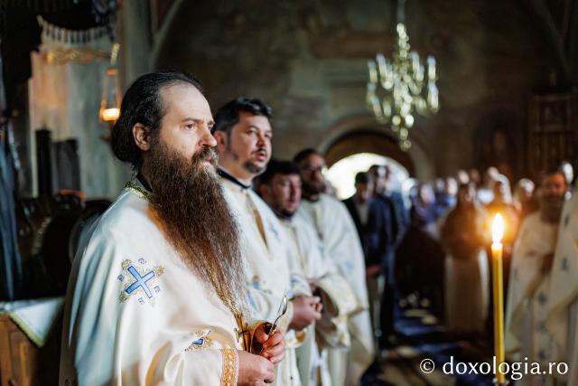 Liturghie arhierească la Mănăstirea Durău în ziua de prăznuirea Sfântului Ioan cel Nou