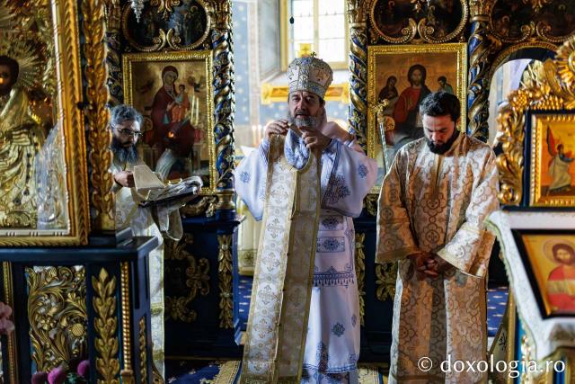 Liturghie arhierească la Mănăstirea Durău în ziua de prăznuirea Sfântului Ioan cel Nou