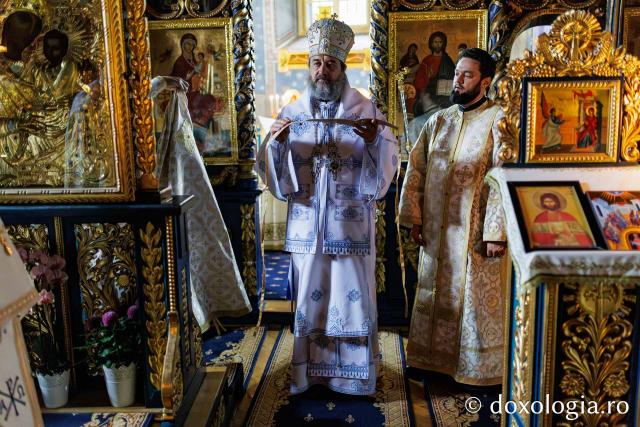 Liturghie arhierească la Mănăstirea Durău în ziua de prăznuirea Sfântului Ioan cel Nou
