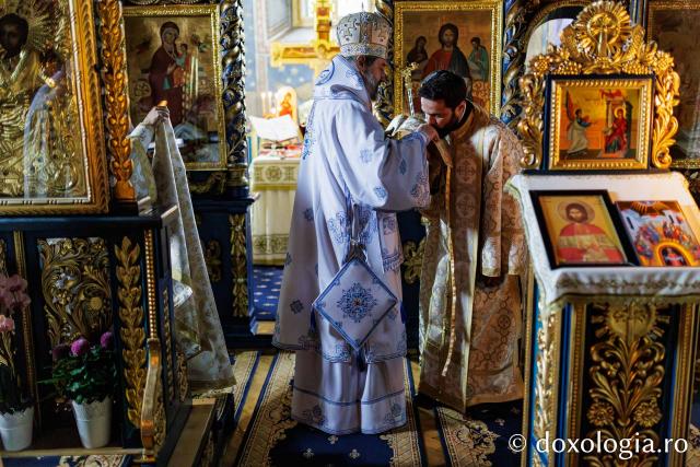 Liturghie arhierească la Mănăstirea Durău în ziua de prăznuirea Sfântului Ioan cel Nou