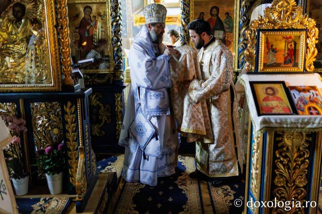 Liturghie arhierească la Mănăstirea Durău în ziua de prăznuirea Sfântului Ioan cel Nou