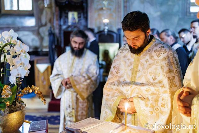 Liturghie arhierească la Mănăstirea Durău în ziua de prăznuirea Sfântului Ioan cel Nou