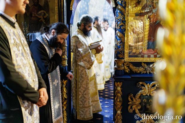 Liturghie arhierească la Mănăstirea Durău în ziua de prăznuirea Sfântului Ioan cel Nou