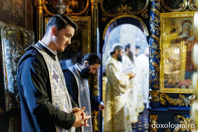 Liturghie arhierească la Mănăstirea Durău în ziua de prăznuirea Sfântului Ioan cel Nou