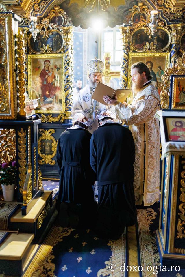 Liturghie arhierească la Mănăstirea Durău în ziua de prăznuirea Sfântului Ioan cel Nou