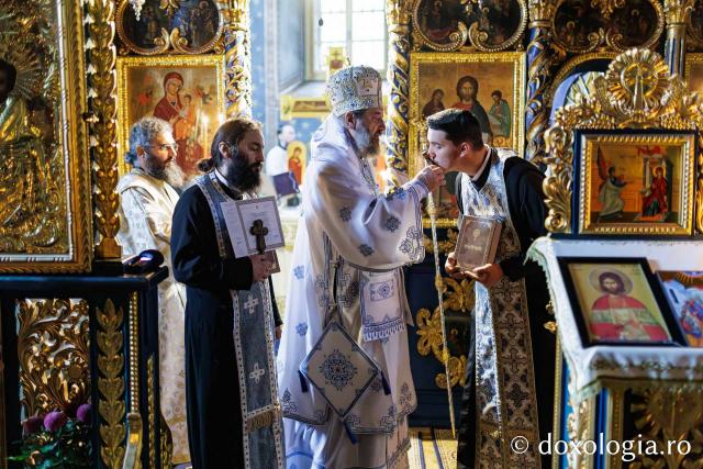 Liturghie arhierească la Mănăstirea Durău în ziua de prăznuirea Sfântului Ioan cel Nou