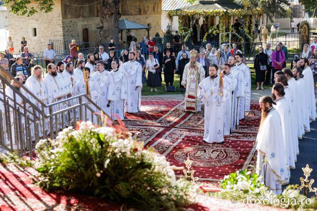 Liturghie arhierească săvârșită de PS Andrei al Covasnei și Harghitei la Suceava