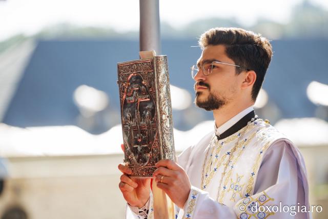 Liturghie arhierească săvârșită de PS Andrei al Covasnei și Harghitei la Suceava