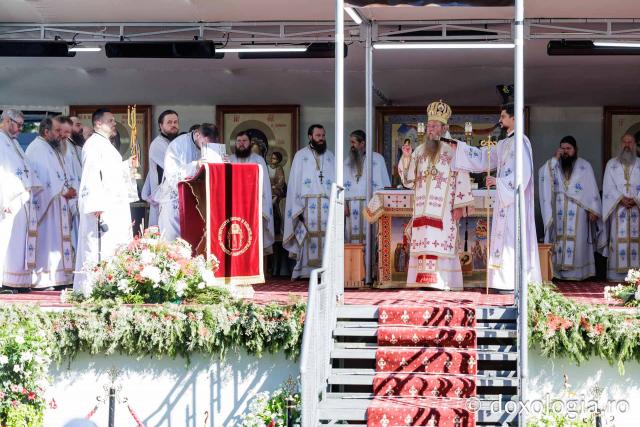 Liturghie arhierească săvârșită de PS Andrei al Covasnei și Harghitei la Suceava