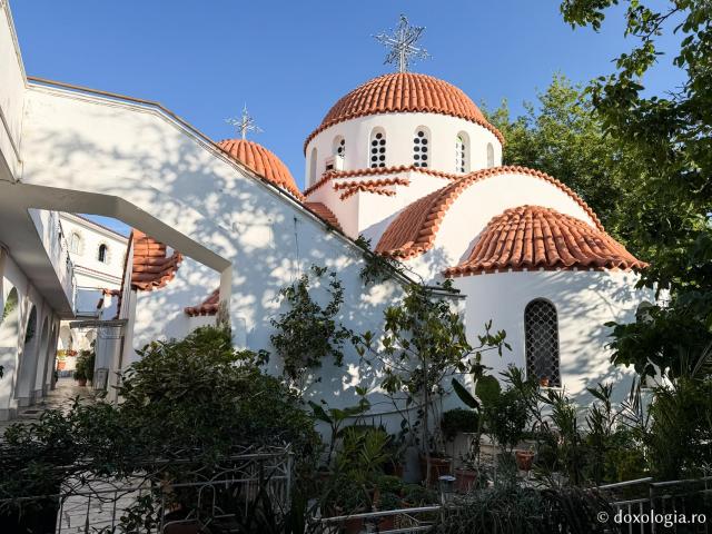 Florile de la Mănăstirea „Sfântul Rafail” din Insula Lesvos